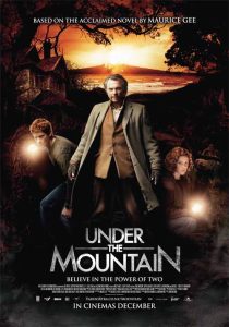  فیلم Under the Mountain 2009